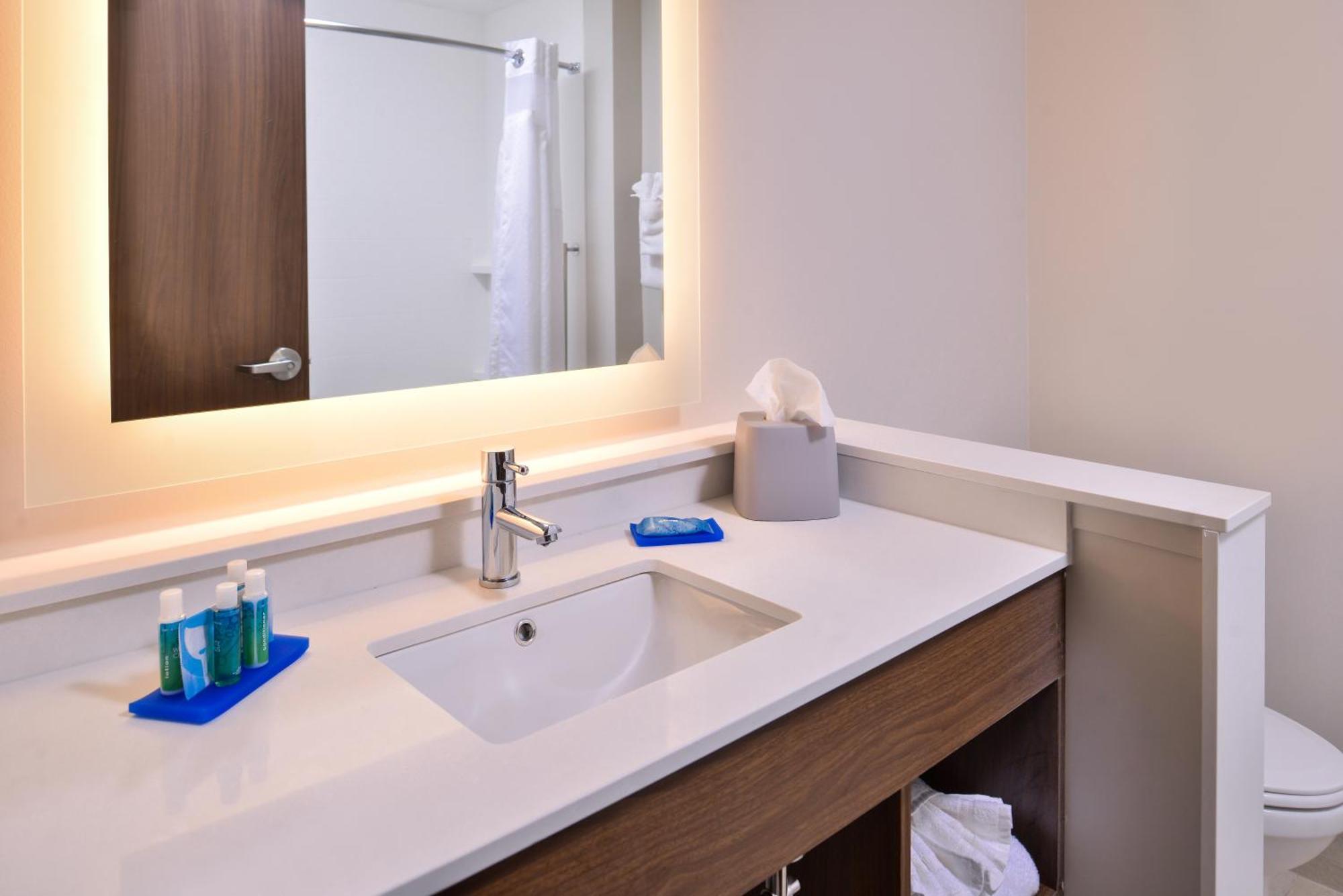 Holiday Inn Express & Suites Farmville By Ihg Ngoại thất bức ảnh